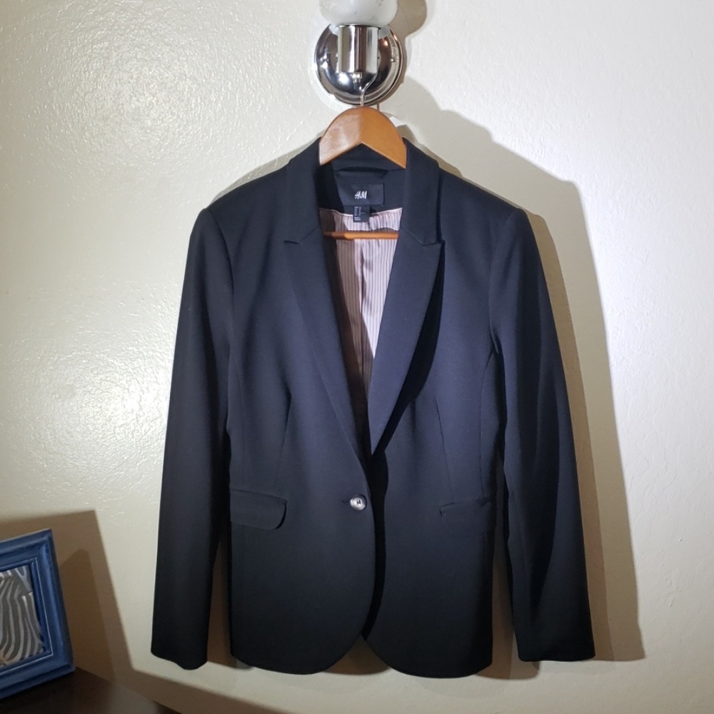 H&M black blazer.